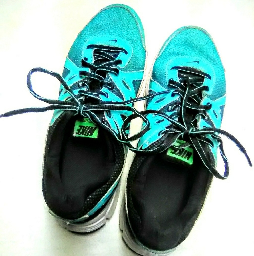 Nike Teal Tennis Shoes